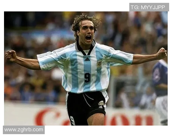 全球足球历史前十球星排名及其传奇事迹盘点